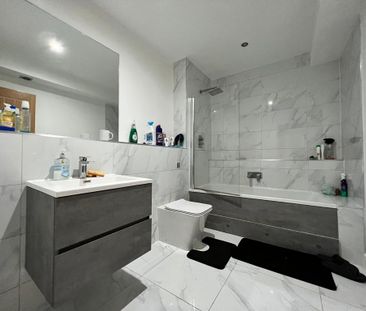 1 bedroom in a flat share to rent - Photo 4