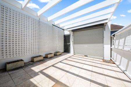 Stylish Single-Level Semi in the Heart of Bondi Junction - Photo 5