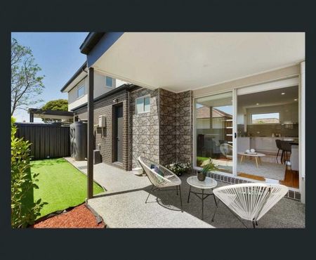 Modern Comfort & Convenience in Prime Fawkner Location - Photo 5