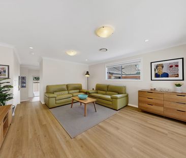 Stylish & Spacious 3-Bedroom Villa in Central Greystanes - Photo 1