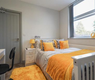 6 bedroom terraced house to rent - Photo 4