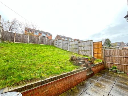 3 bedroom Semi-detached house to rent - Photo 5