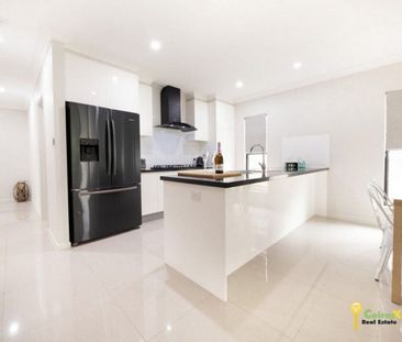 Easy Lifestyle in Popular Central Location to Beaches or CBD!! - Photo 3