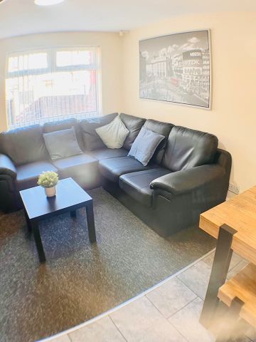 6 Bed Terraced House, Lidderdale Road, L15 - Photo 3