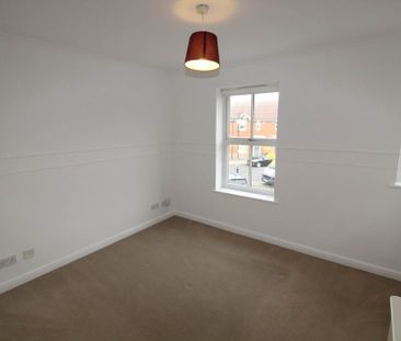2 bedroom end of terrace house to rent - Photo 5