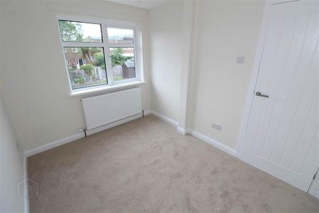 38 The Striaght, Belfast, BT6 0EP - Photo 2