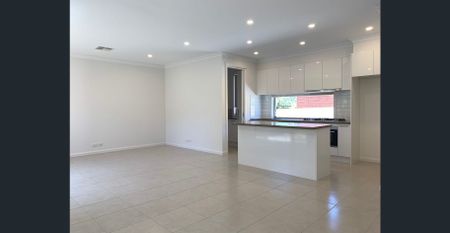 4 Bedroom Home - Photo 4