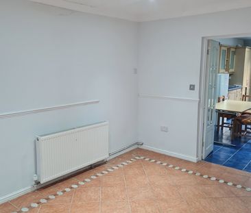 2 Bed Terraced House, Aldborough Road South, IG3 - Photo 2