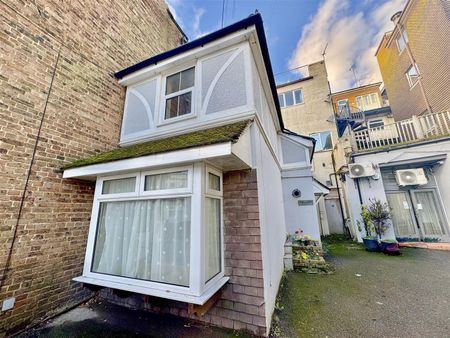 Eversley Road, Bexhill-On-Sea, TN40 1HE - Photo 2