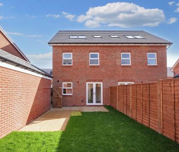 3 bedroom semi-detached house to rent - Photo 4