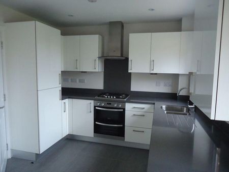 3 bedroom semi-detached house to rent - Photo 2