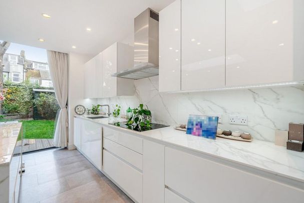 6 bedroom semi-detached house to rent - Photo 1