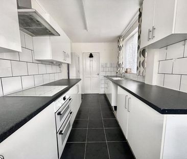 2 bedroom terraced house to rent - Photo 4