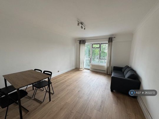 3 bedroom flat to rent - Photo 1
