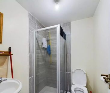 1 Bed Flat, Cardigan Gardens, LU1 - Photo 2