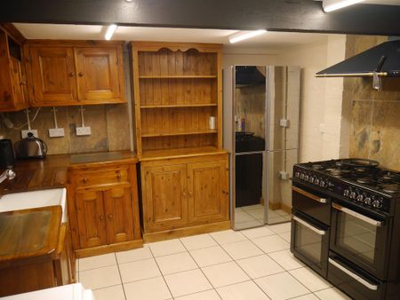 2 bedroom semi-detached house to rent - Photo 3