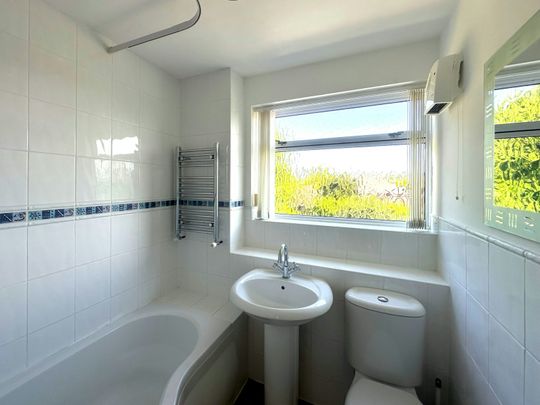 Flat to rent on - Photo 1