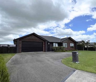 Cambridge with Gully outlook, supersized back section - Photo 2