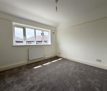 Western Avenue, Bromborough - Photo 3
