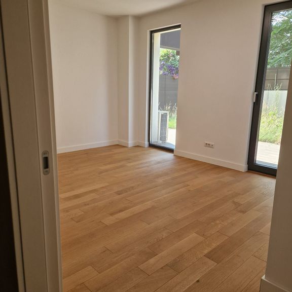 Piata Unirii Apart nou finisaje lux 131 mp plus curte 200... - Photo 1