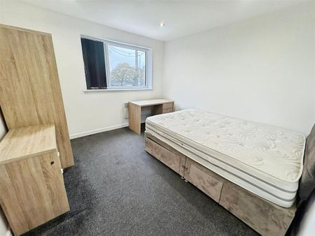 3 bedroom apartment to rent - Photo 2