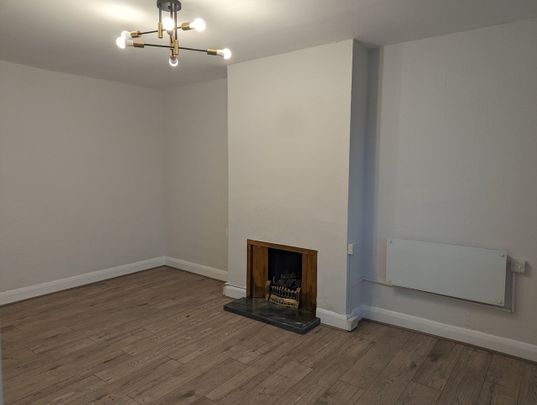 2 Bed Flat, Meadow Close, SE6 - Photo 1