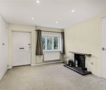 A Grade II Listed 2 bedroom semi detached character cottage in an a... - Photo 1