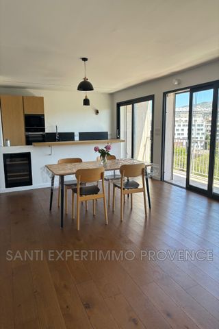 Location Appartement 4 pièces 105m² MARSEILLE 8ème - Photo 2