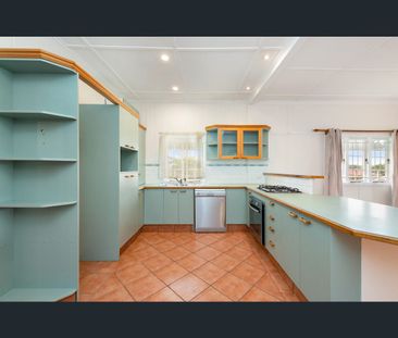 4 St. Leonards Street, Coorparoo, Qld 4151 - Photo 5
