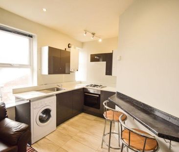3 bedroom flat to rent - Photo 6