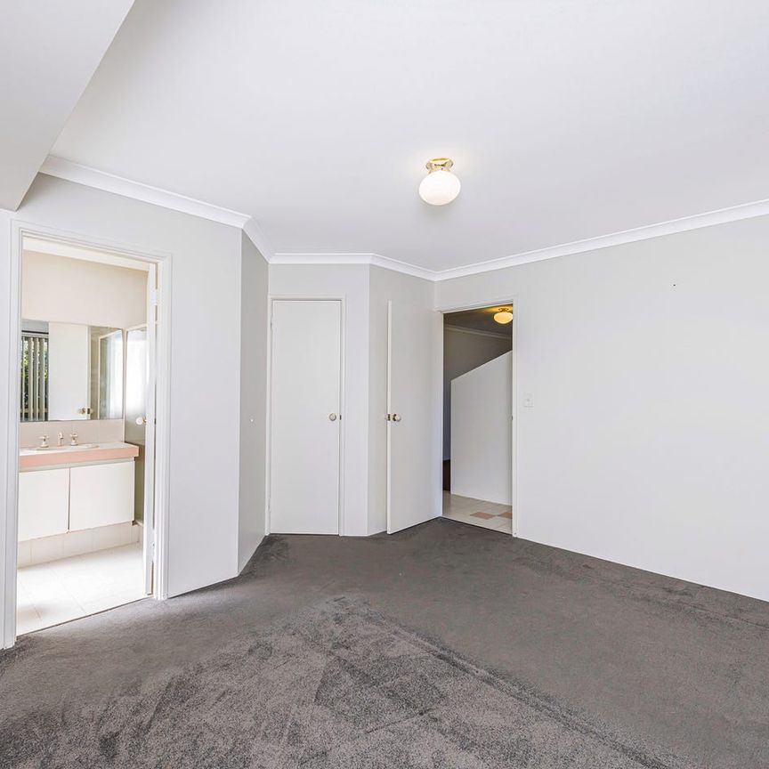 Space, Style & Location – The Complete Family Package - Photo 1