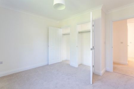 4 bedroom detached house to rent - Photo 2