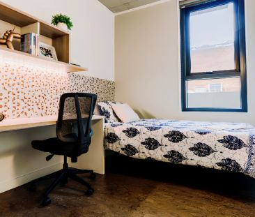 Standard Room in 6-Bed Apartment with Courtyard - Photo 3