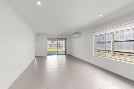 For Lease: Modern Family Living at 13 Brunner Drive, Park Ridge! - Photo 4