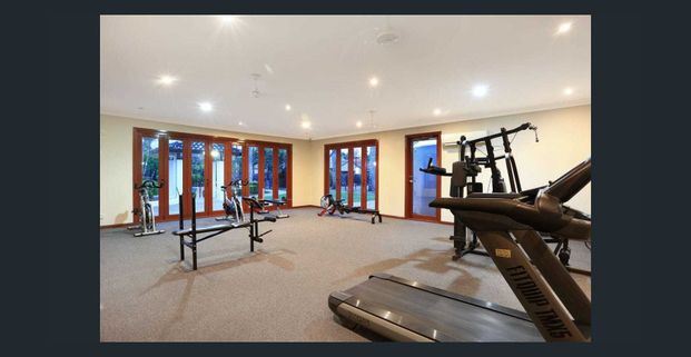 $780 per week - Photo 1