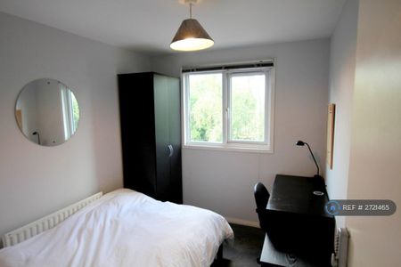 1 bedroom in a house share to rent - Photo 4