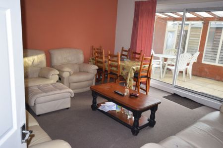 6 Bedroom House To Rent in Ensbury Park - £2,640 pcm Tenancy Info - Photo 3