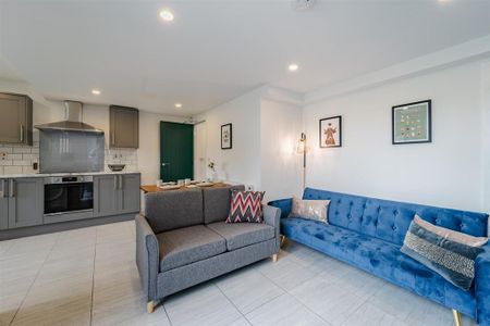 1 bedroom in a house share to rent - Photo 5