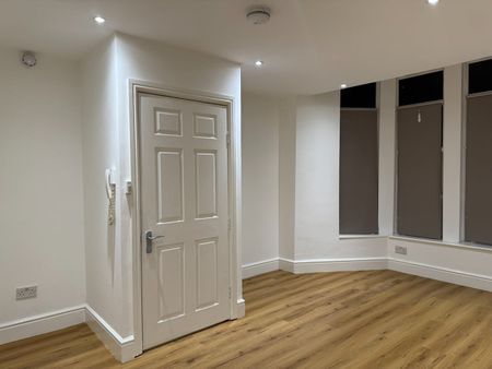 Studio Flat, Stapleton Road, BS5 - Photo 2