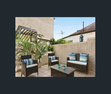 Modern 2 level townhouse close to everything!! - Photo 3