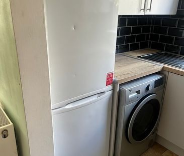 1 Bed Semi-Detached House, Sharpley Drive, LE4 - Photo 5