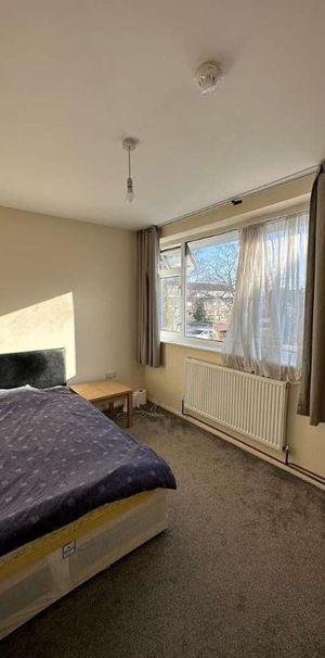 Room, St Fabians Drive, Chelmsford, CM1 - Photo 1