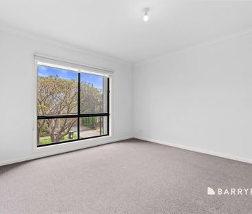 Stunning Two Bedroom Townhouse! - Photo 3