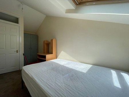 3 bedroom flat to rent - Photo 4