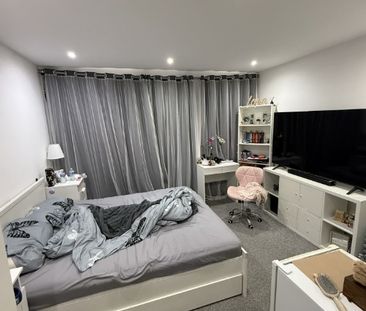 3 Bed Semi-Detached House, Norbury Avenue, CR7 - Photo 4