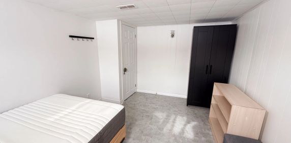 500 Drewry Avenue #BASEMENT ROOM 3 - Photo 2