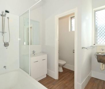 Coastal Comfort & Convenience - Charming Home in Prime Rockingham L... - Photo 6