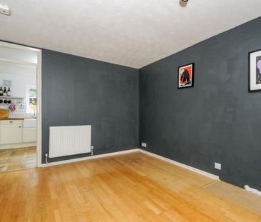 2 bedroom semi-detached house to rent - Photo 4