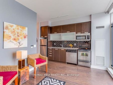 Vibe at Liberty Village Lofts - Photo 5