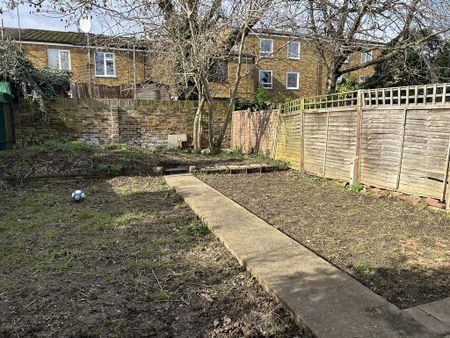 4 bedroom semi-detached house to rent - Photo 3